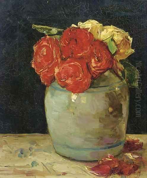 Gemberpot met rozen roses in a clay pot - view 1