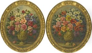 Due Dipinti A Fiori Di Forma Ovale by Luigi Arbarello