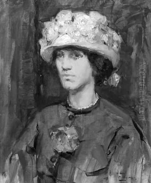Portrait of a lady with white hat - view 1
