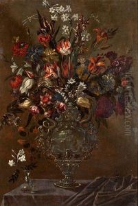 Fleurs Dans Un Vase D'argent