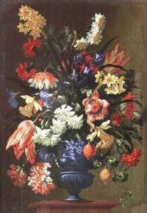 Bouquet De Fleurs Dans Un Vase Pose Sur Un Piedestal