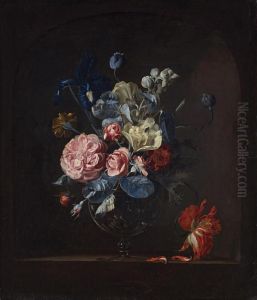 Glasvase Mit Rosen, Iris, Tagetes Und Tulpe In Einer Nische