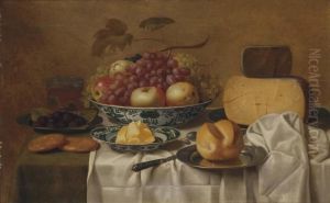 Pommes, Raisins, Mures, Fromages, Beurre Et Pain Dans Des Plats