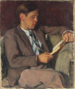 Sitzender Junger Mann Beim Lesen