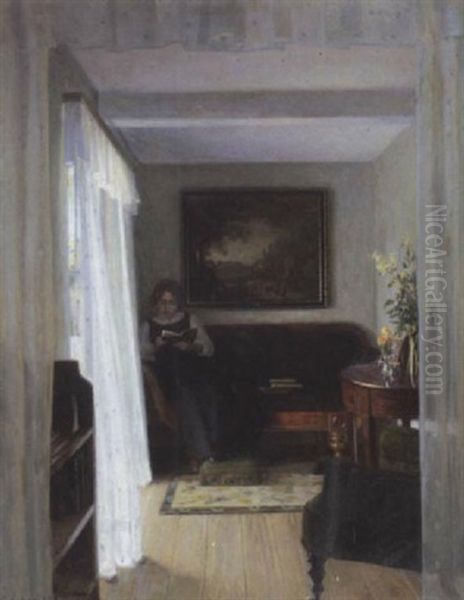 Lesende Junge Frau In Sommerlichem Interieur - view 1