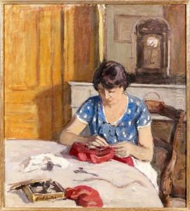 Femme Cousant Dans Un Interieur