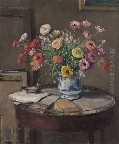 Vase De Fleurs Et Livres Sur Une Table - view 1
