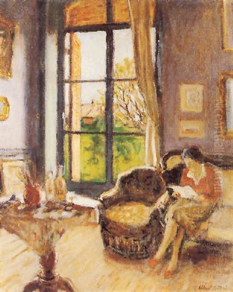 Femme Lisant Dans Un Interieur - view 1
