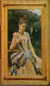 Jeune Femme En Robe Bleue Et Blanche Sur Une Terrasse