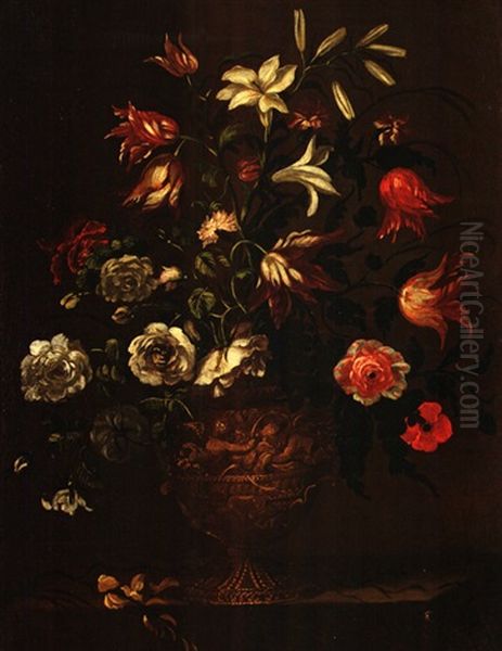 Blumenstrauss Mit Roten Nelken In Einer Reliefierten Tonvase - view 1