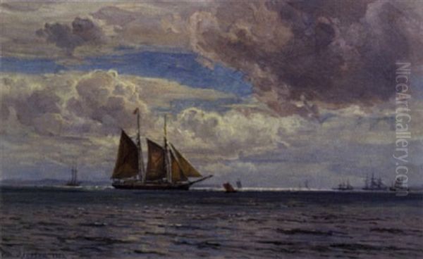 Sejlskibe Pa Havet. Solen Bryder Gennem Skyerne - view 1