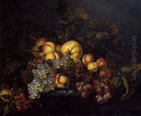 Coupe De Peches Et Raisins Voisinant Avec Des Cerises Sur Un Entablement - view 1