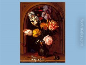Bukett Von Iris, Rosen, Tulpen, Maiglockchen In Einer Glasvase Vor Einer Nische Mit Einem Salamander Und Schmetterling