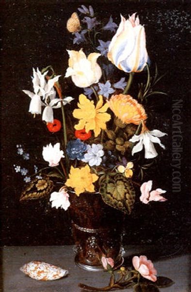 Bouquet De Fleurs Dans Un Vase En Verre - view 1