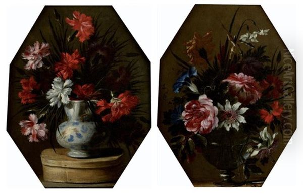 Bouquet D'oeillets Rouges Et Blanc Dans Un Pichet A Bec Verseur Pose Sur Un Entablement Sur Une Boite De Copeaux Et Bouquet De Fleurs Dans Un Vase En Verre Sur Un Entablement (pair) - view 1