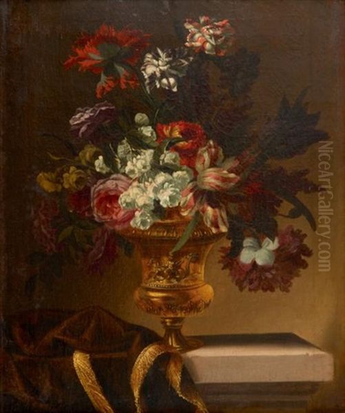Bouquet De Fleurs Dans Un Vase Pose Sur Un Entablement - view 1