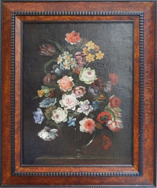 Bouquet De Fleurs Dans Un Vase Pose Sur Un Entablement - view 1