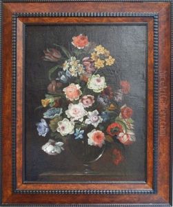 Bouquet De Fleurs Dans Un Vase Pose Sur Un Entablement