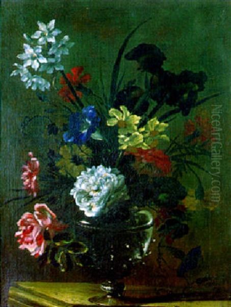 Composition Florale Dans Une Vase En Verre Sur Un Entablement - view 1