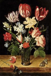 Blumenstilleben Mit Tulpen, Akelei Und Rosen In Einem Romerglas