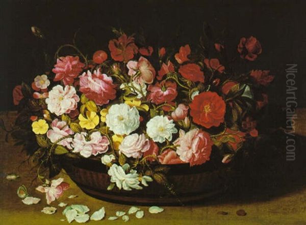 Blumenstuck, Brauner Blumenkorb Gefullt Mit Weisen, Rosa Und Roten Vollerbluhten Rosen - view 1