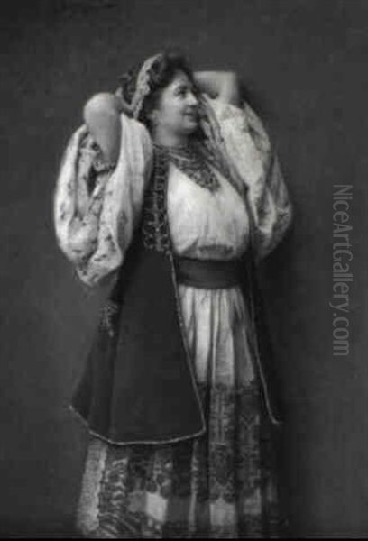 Frau In Slowakischer Tracht - view 1