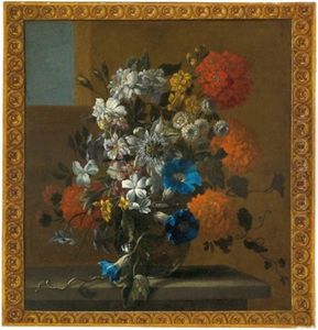 Blumenstraus In Einer Vase Auf Einer Steinernen Tischplatte