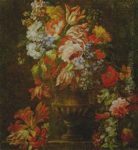 Natura Morta Di Fiori In Un Vaso Di Metallo Dorato