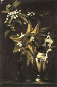 Fiori In Vaso Di Vetro Accanto Ad Una Brocca D'argento