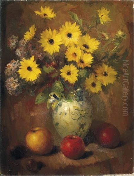 Stilleben. Neben Drei Apfeln Auf Dem Tisch Eine Vase Mit Herbstblumen - view 1