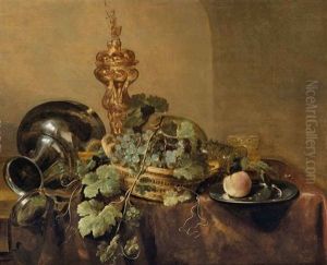 Aiguiere, Plat En Etain Et Panier De Raisins Sur Une Table Drapee