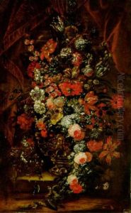 Tulipani, Campanule, Peonie, Narcisi E Altri Fiori In Un Vaso A Relievo Su Un Piedistallo Di Pietra Tulipani, Campanule, Peonie, Narcisi E Altri Fiori In Un Vaso A Relievo Su Un Piedistallo Di Pietra