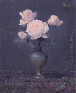 Roses Dans Un Vase De Ceramique