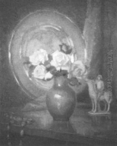 Bouquet De Roses Et Plat En Cuivre Bouquet De Roses Et Plat En Cuivre