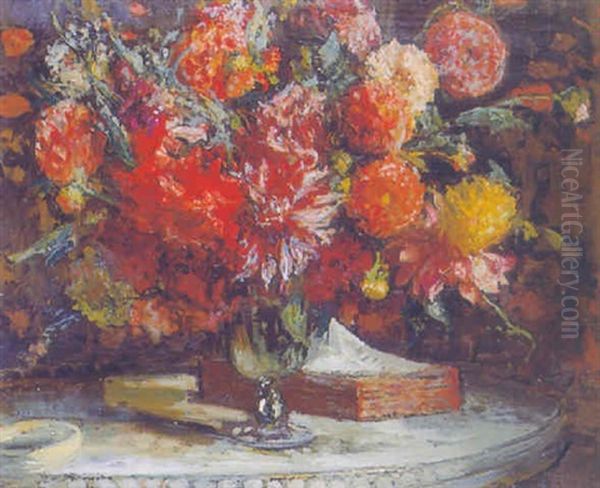 Fleurs Dans Un Vase Sur La Table Bouillotte - view 1