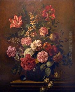 Bouquet De Roses, Des Tulipes, Des Pavots Et D'autres Fleurs Dans Un Vase En Verre