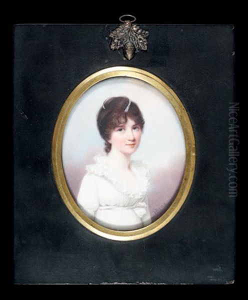 Portrait D'une Jeune Femme En Robe Blanche Avec Un Rang De Perles Dans Les Cheveux - view 1
