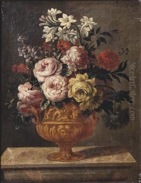 Bouquet De Fleurs Dans Un Vase Sur Un Entablement De Marbre - view 1