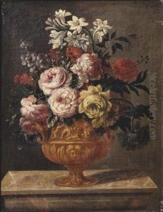 Bouquet De Fleurs Dans Un Vase Sur Un Entablement De Marbre