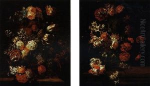 Bouquets De Fleurs Dans Des Vases Sculptes Sur Un Entablement