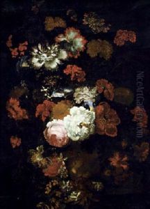 Groser, Dekorativer Blumenstraus Mit Rosen, Wicken, Schneeball Und Andere Bluten In Einer Tonvase