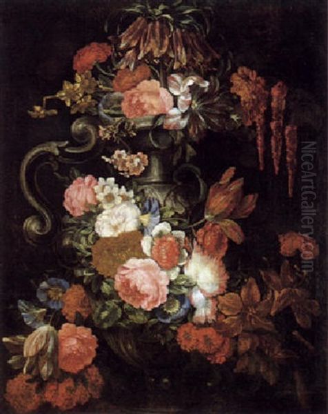Ein Blumenstraus Von Rosen, Tulpen, Wicken Und Anderen Bluten In Einer Ornamental Verzierten Prunkvase - view 1