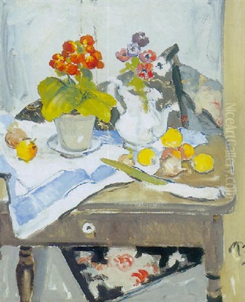 Opstilling Med Blomster, Kander Og Frugter Pa Et Bord - view 1