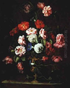 Groser, Dekorativer Blumenstraus Von Rosen Und Akeleien In Einer Prunkvase Groser, Dekorativer Blumenstraus Von Rosen Und Akeleien In Einer Prunkvase