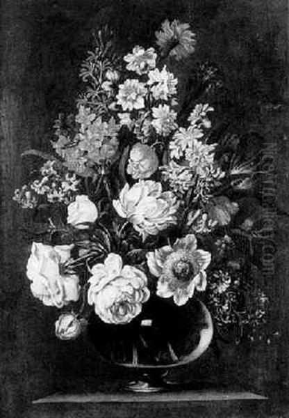 Bouquet De Fleurs Dans Un Vase En Verre Sur Un Entablement - view 1
