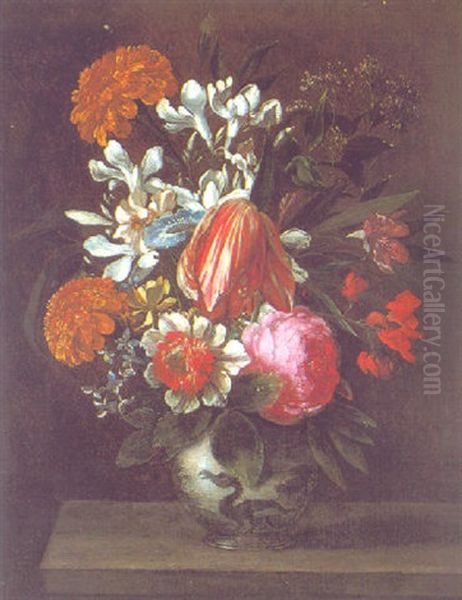 Blumenstraus In Einer Figural Verzierten Tonvase - view 1