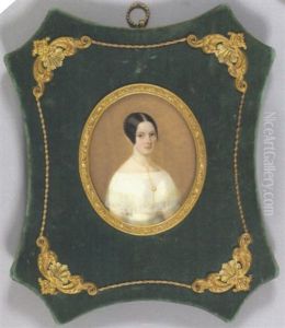 Femme En Robe De Soie Blanche A Cape De Dentelle Et Coiffee D'un Chignon A Tresse