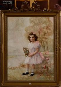 Portrait D'une Fillette En Pied Portant Sa Peluche