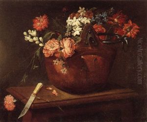 Flores En Un Cuenco Y Cuchillo Sobre Una Mesa