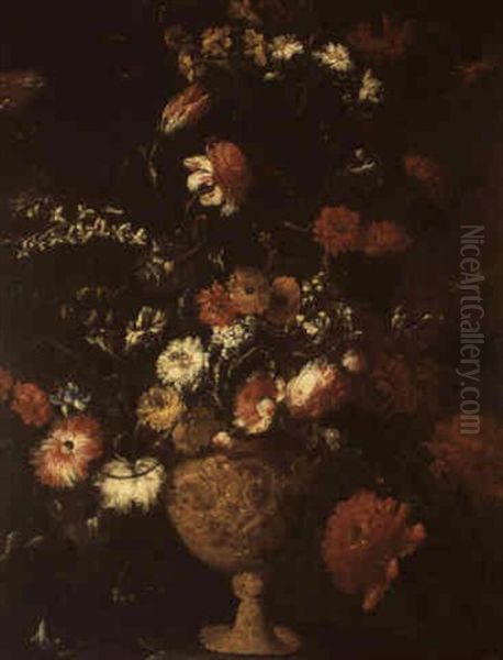 Bouquet De Fleurs Sur Un Vase Sur Un Entablement - view 1